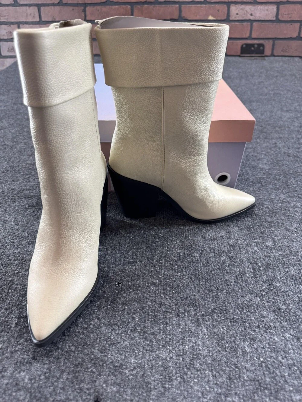 Lisa Vicky MAE-V Boots Womens Size 7 White Western Block Heel Pointed Toe